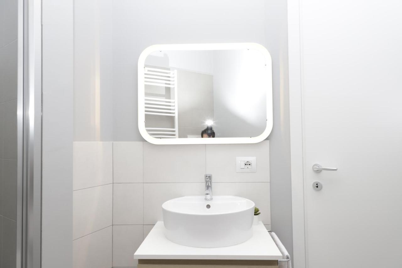 Hemeras Boutique Homes - 2 Luxury Apartments In The City Center มิลาน ภายนอก รูปภาพ